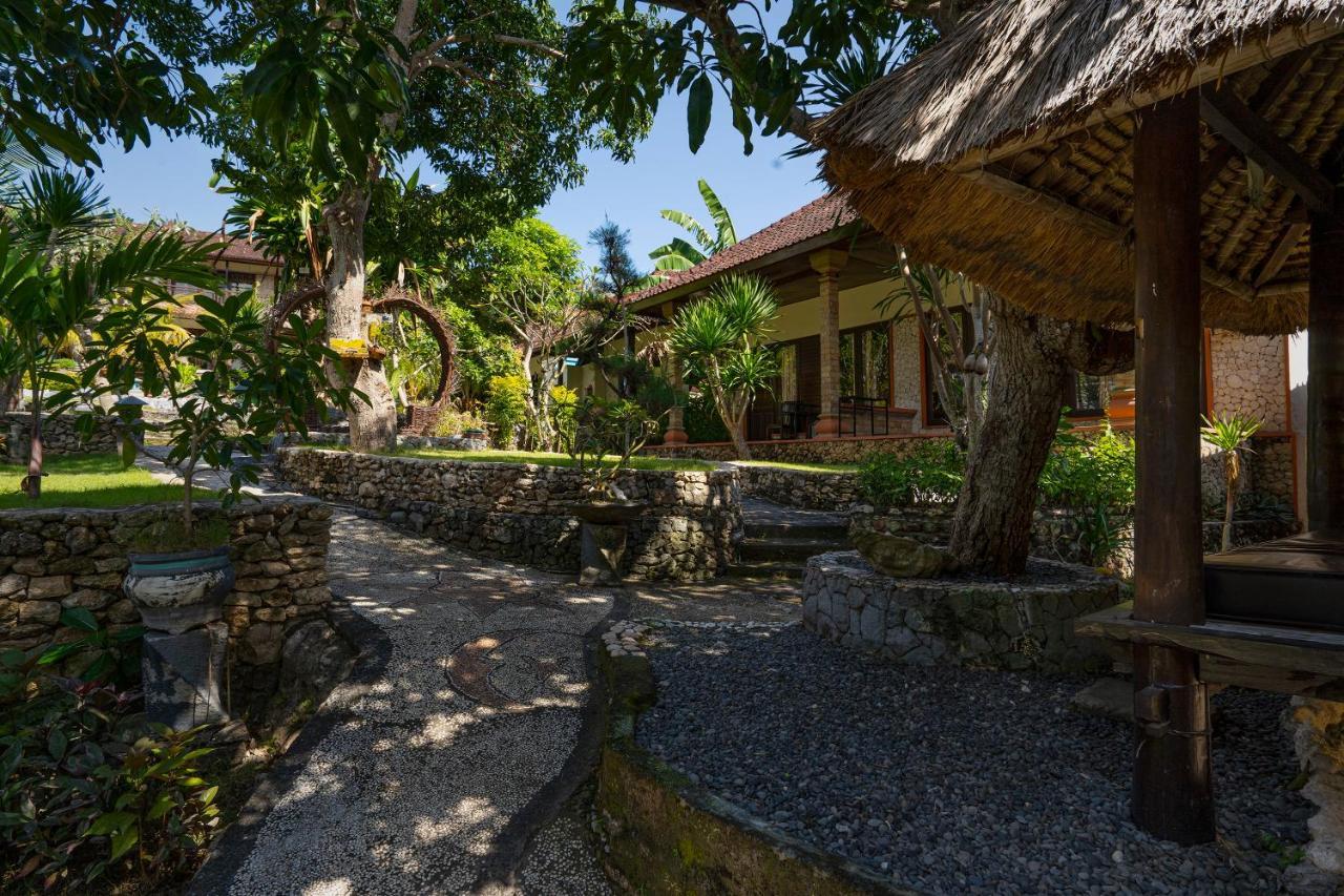 The Tanis Beach Resort Nusa Lembongan Exterior photo