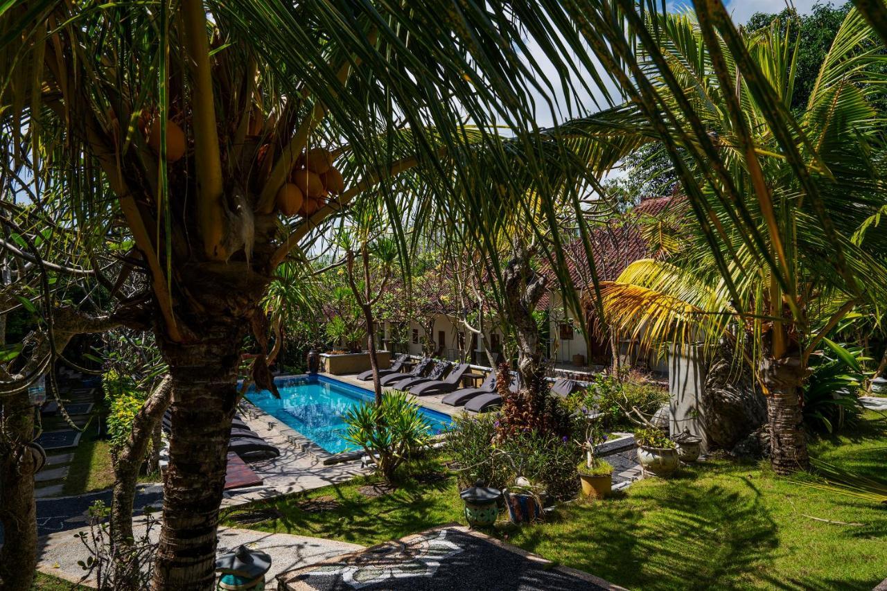The Tanis Beach Resort Nusa Lembongan Exterior photo
