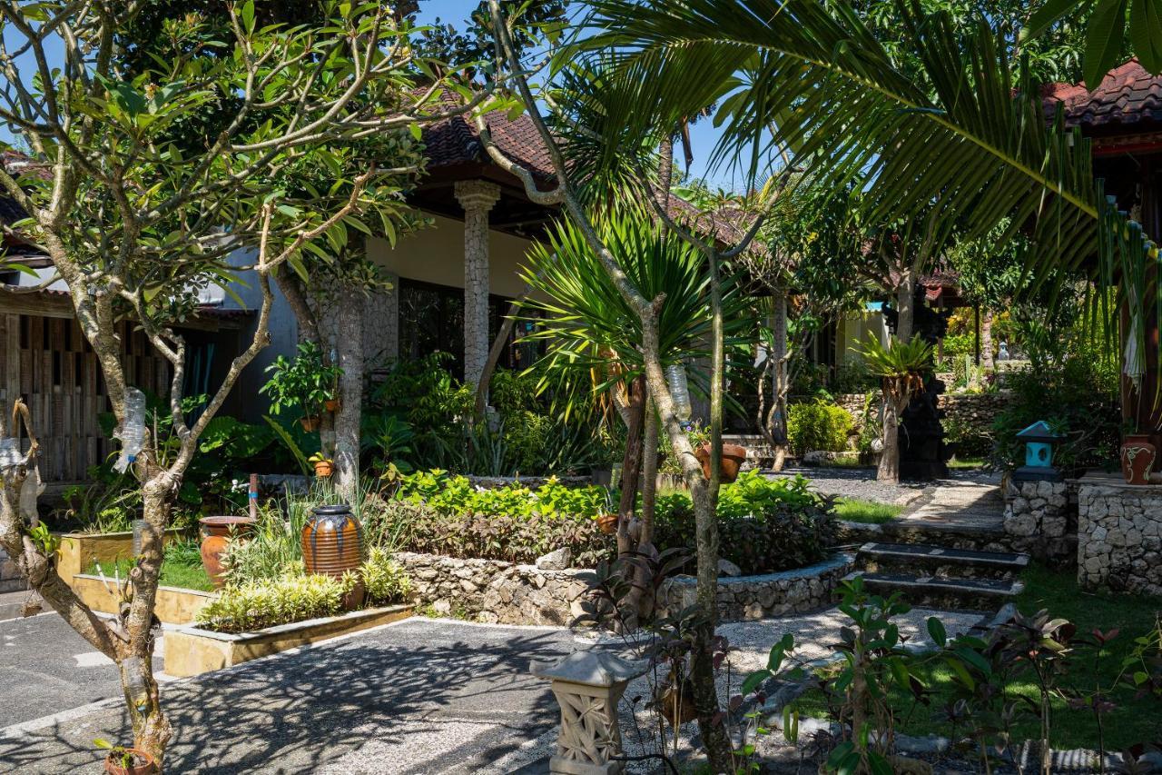 The Tanis Beach Resort Nusa Lembongan Exterior photo