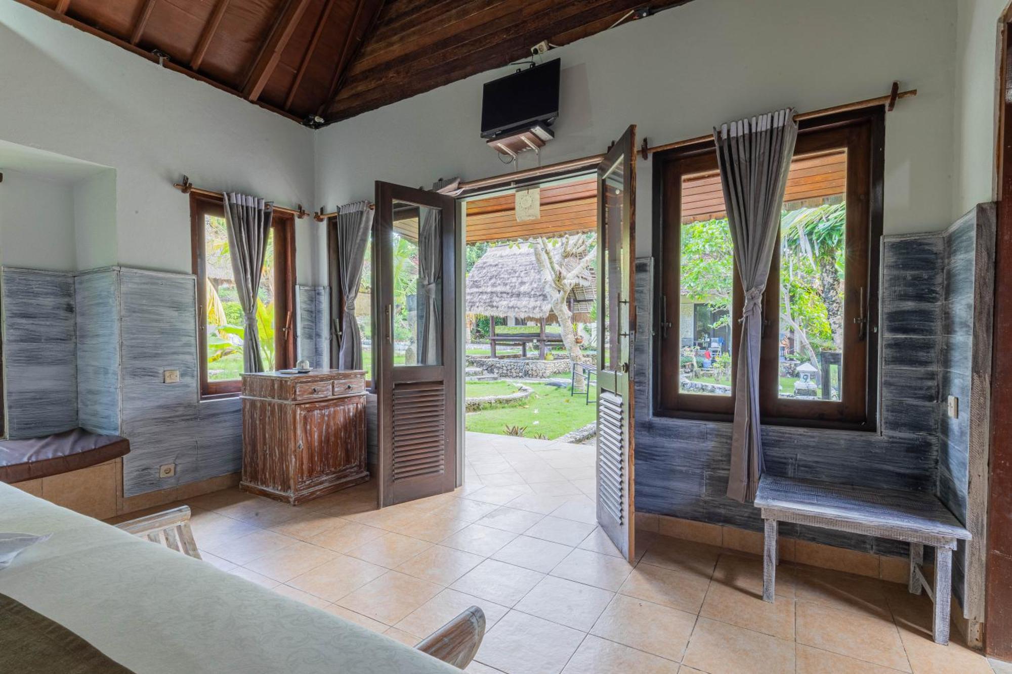 The Tanis Beach Resort Nusa Lembongan Exterior photo