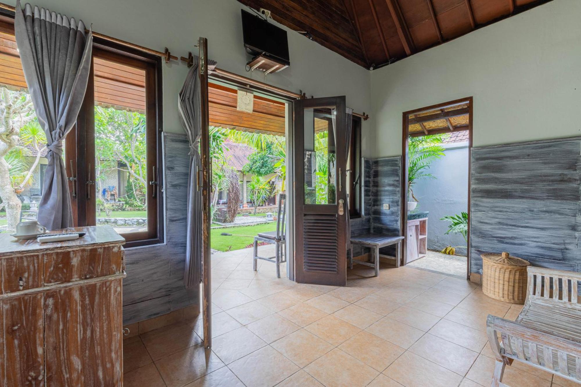 The Tanis Beach Resort Nusa Lembongan Exterior photo