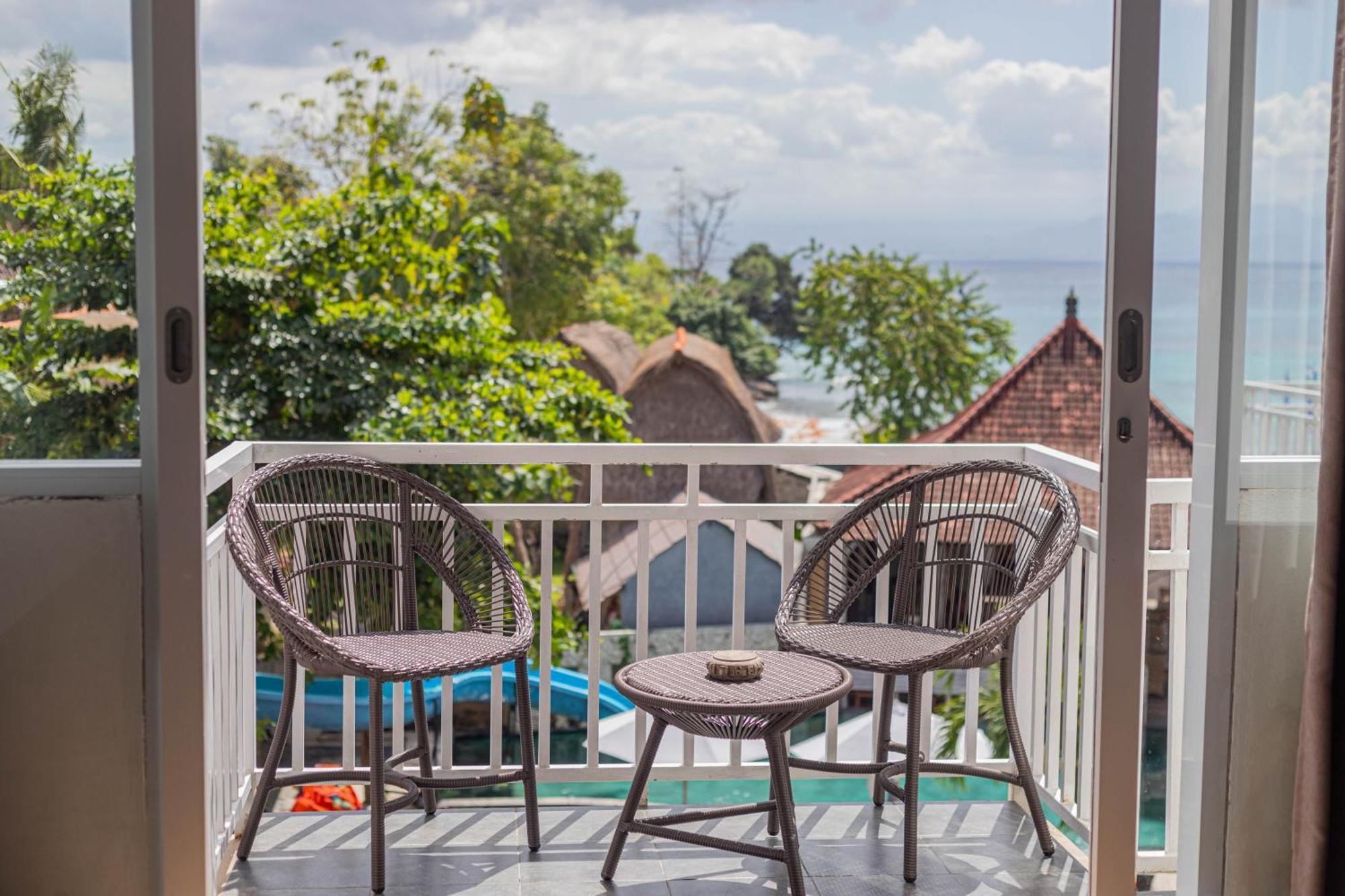 The Tanis Beach Resort Nusa Lembongan Exterior photo